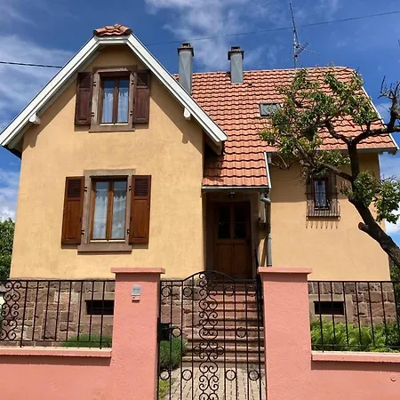 La Maison De De Et Son Jardin Дом отдыха