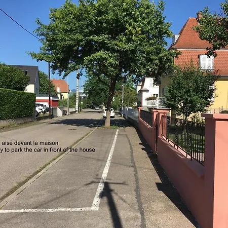 La Maison De De Et Son Jardin 科尔马