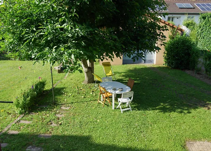 Holiday home La Maison De De Et Son Jardin