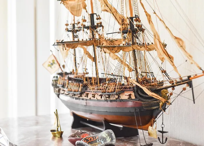 La Maison De De Et Son Jardin