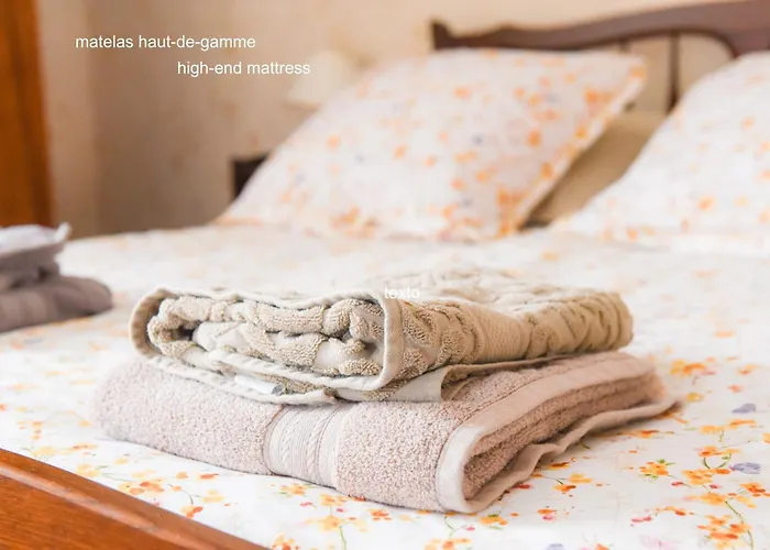 Holiday home La Maison De De Et Son Jardin